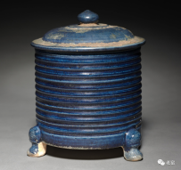 唐·三彩蓝釉旋纹奁式炉  美国克利夫兰博物馆藏