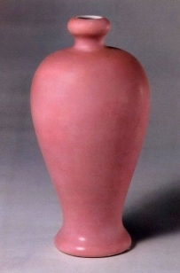 清·雍正淡粉釉瓶-北京故宫博物院