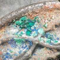 青铜器 绿锈 蓝锈 显微观察 生长状态。五铢超神波清洗观察
